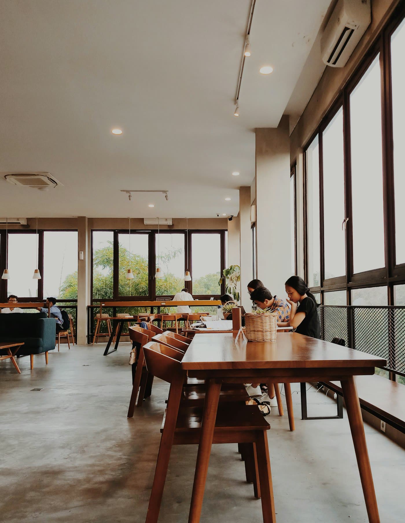 店内のショーケースのイメージ